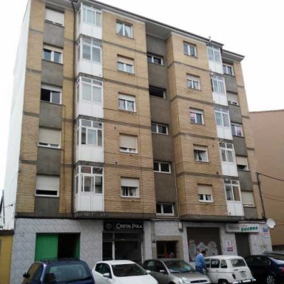 Instalación de ascensor en edificio de viviendas en Pola de Siero