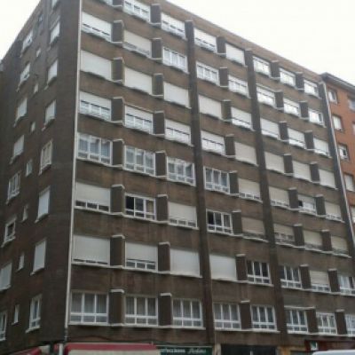 Fachada de edificio en Oviedo