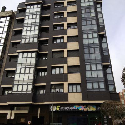 Fachada de un edificio en Avilés