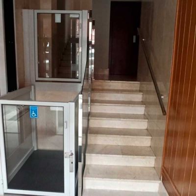 Instalación de salvaescaleras en portal