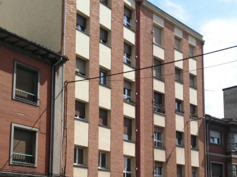 Fachada de un edificio en Avilés