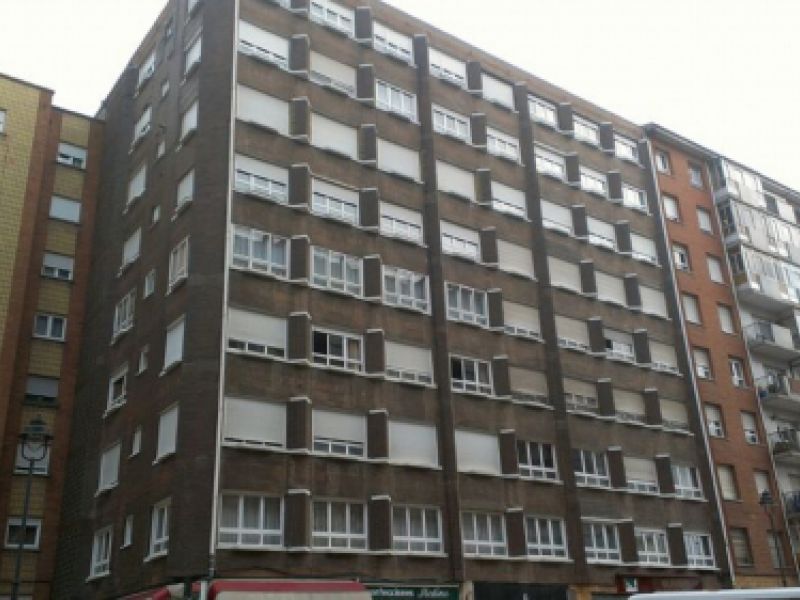 Fachada de edificio en Oviedo